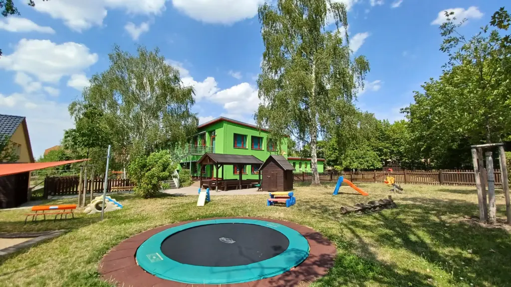 Kinderkrippe Aschersleben Krabbelkiste Aussenbereich 1